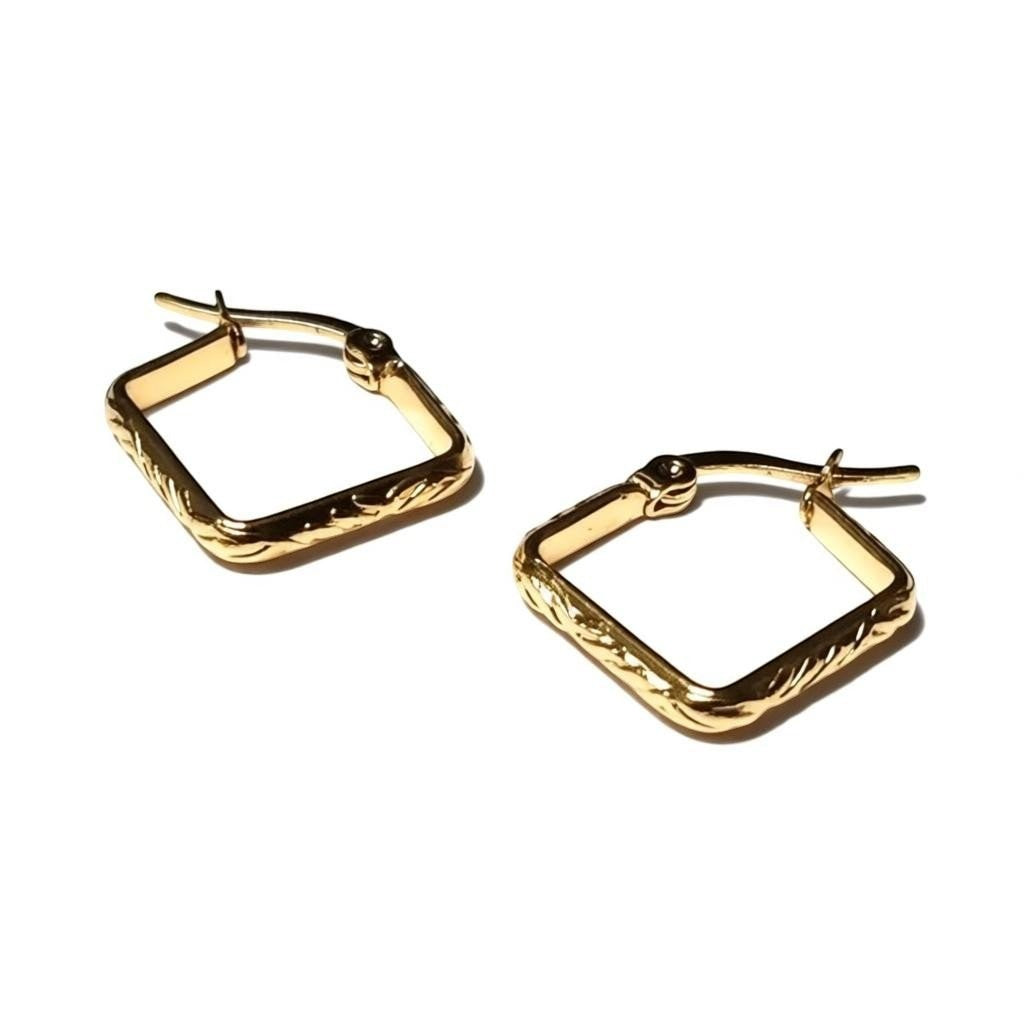 Glamoureuze Goudkleurige vierkante oorringen - Aramat Jewels - Oorringen - cadeautip