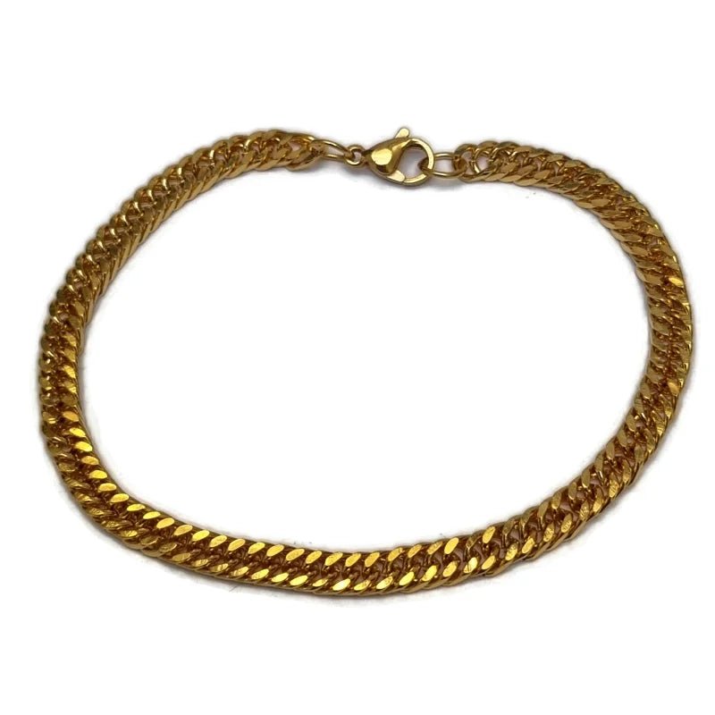 Een gouden armband met ketting