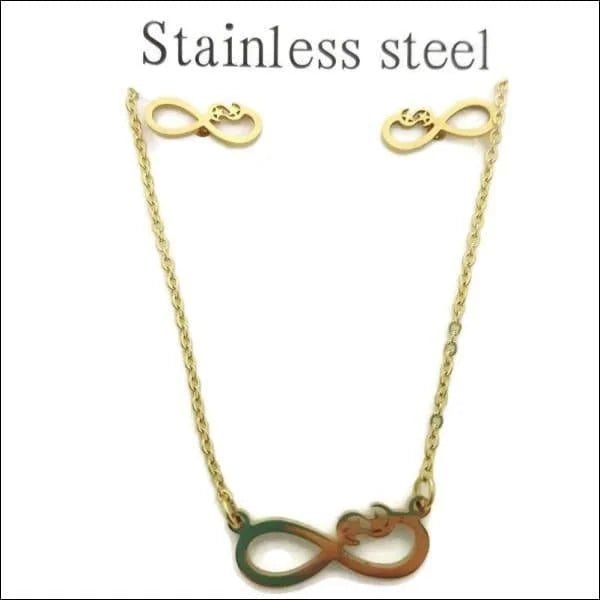 Een halsketting met een gouden ketting en een groene en bruine infinity