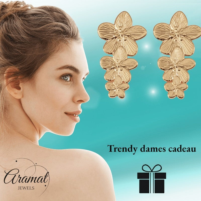 Goudkleurige Bloemen Oorstekers 42x22mm - Statement - Aramat Jewels - RVS Sieraden - Oorbellen - cadeautip
