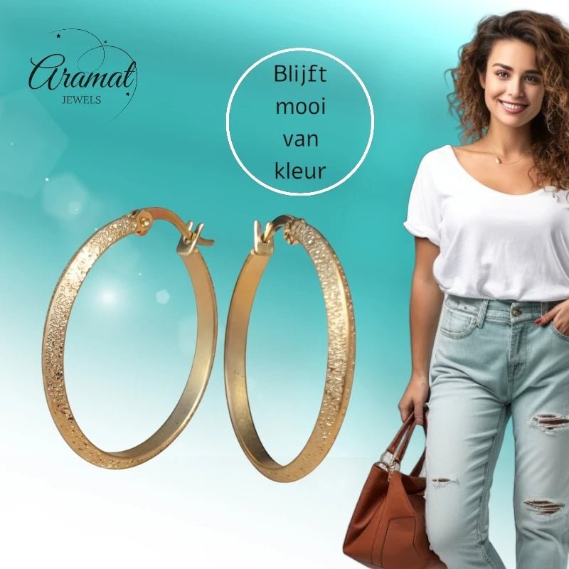Goudkleurige Matte RVS Oorringen Sandblasted - 32 mm - Aramat Jewels - Oorringen - cadeautip