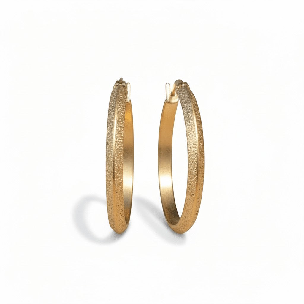 Goudkleurige Matte RVS Oorringen Sandblasted - 32 mm - Aramat Jewels - Oorringen - cadeautip