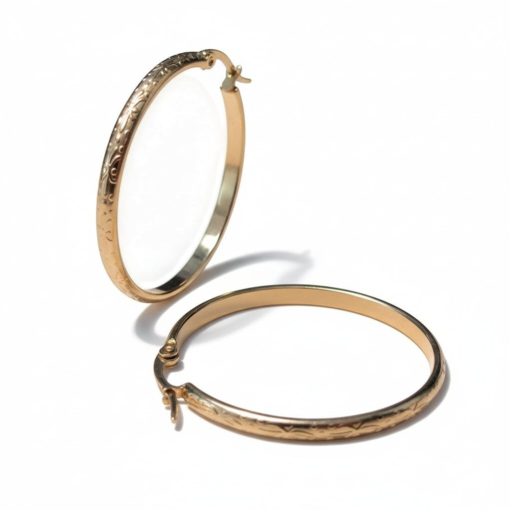 Goudkleurige RVS Hoepeloorbellen met Bloemmotief - 40 mm - Aramat Jewels - Oorringen - cadeautip