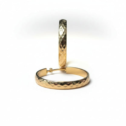 Goudkleurige RVS Hoepeloorbellen met Geruit Motief - 35 mm - Aramat Jewels - Oorringen - cadeautip