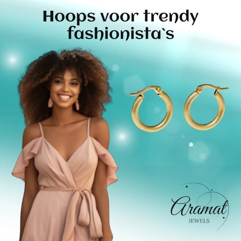Goudkleurige RVS Hoepeloorbellen met Textuur - 18 mm - Aramat Jewels - Oorringen - cadeautip