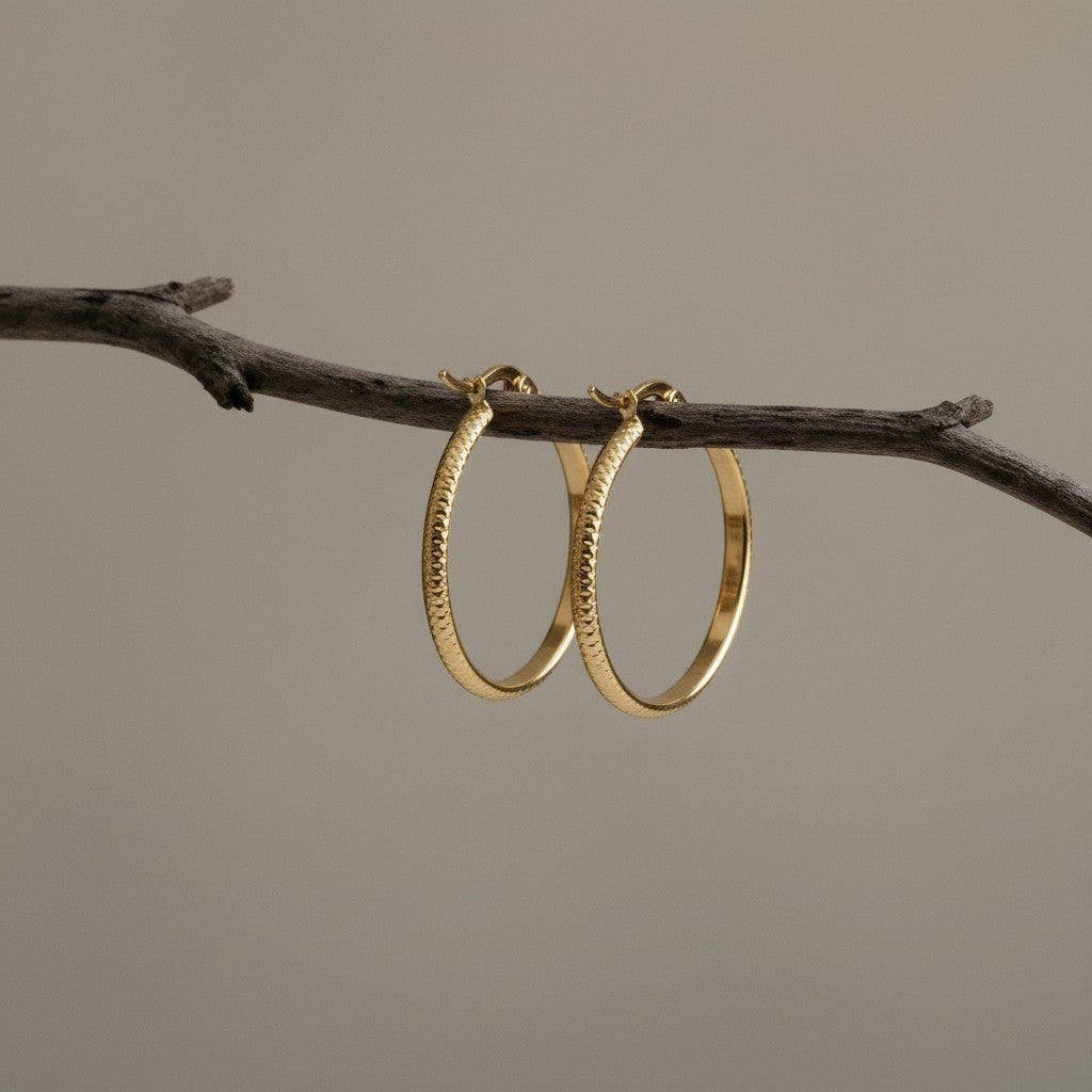 Goudkleurige RVS Oorringen met Puntjes Motief 25mm - Aramat Jewels - Oorringen - cadeautip