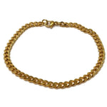 Een gouden schakelarmband met sluiting