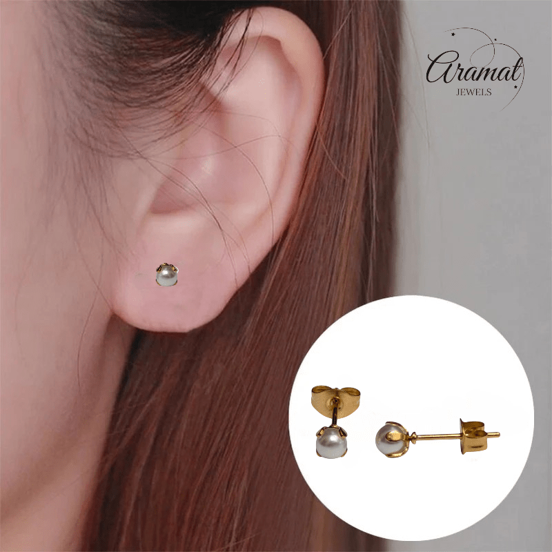 goudkleurige stalen parel oorbellen 4 mm - Aramat Jewels - Oorbellen - cadeautip
