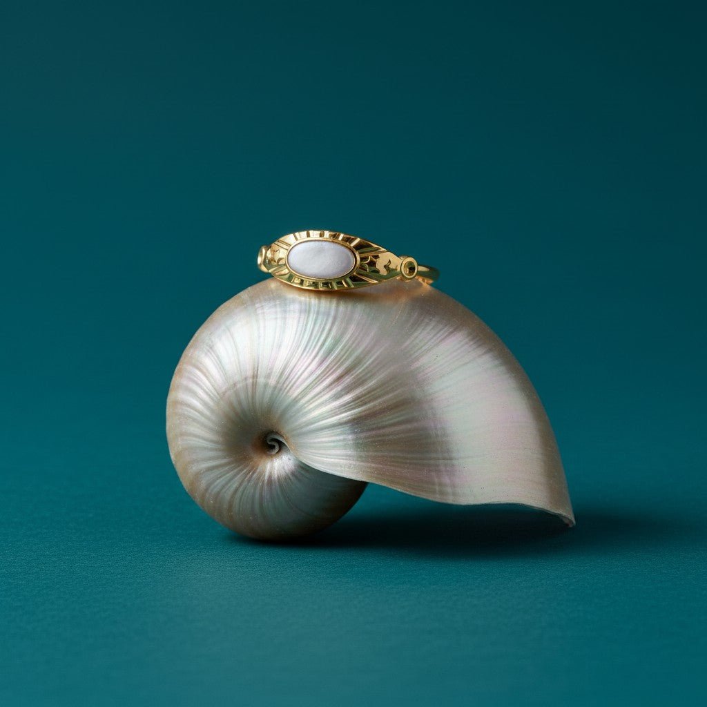Goudkleurige Verstelbare RVS Ring met Parelmoer Wit Emaille - 6 mm - Aramat Jewels - Ringen - cadeautip