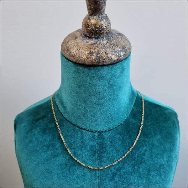 Goudkleurige Zilveren Ketting Mannequin Met Ketting.