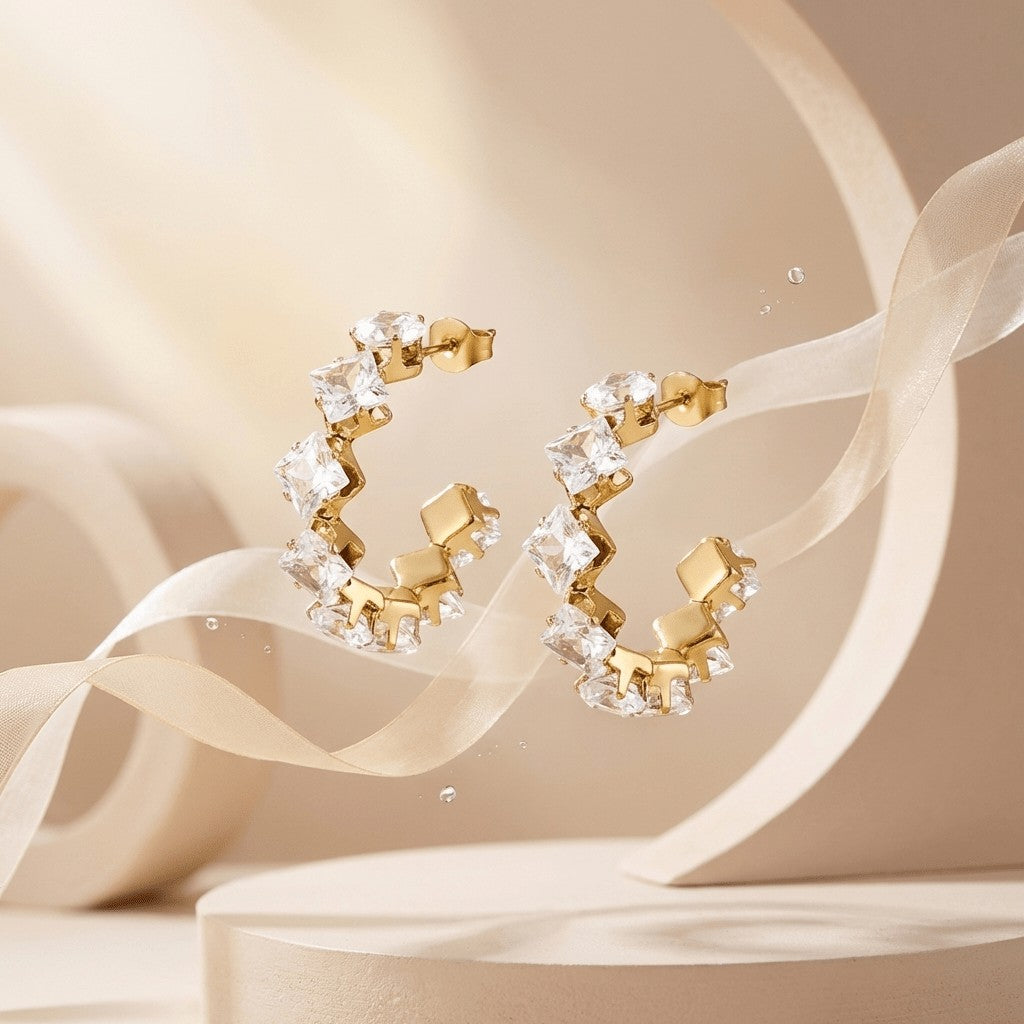 Goudkleurige Zirkonia Oorringen 28x5mm RVS - 8 Steentjes - Aramat Jewels - Oorbellen - cadeautip