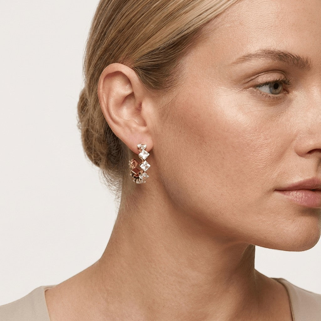 Goudkleurige Zirkonia Oorringen 28x5mm RVS - 8 Steentjes - Aramat Jewels - Oorbellen - cadeautip