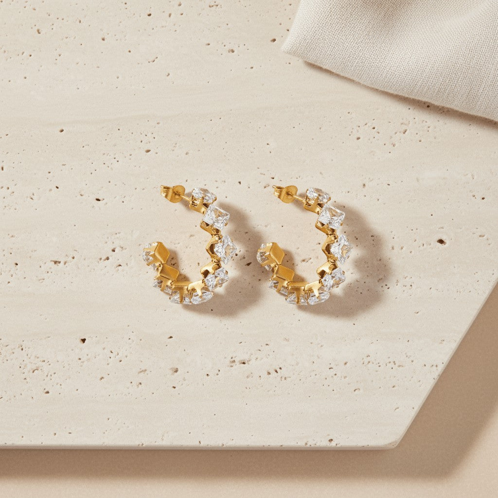 Goudkleurige Zirkonia Oorringen 28x5mm RVS - 8 Steentjes - Aramat Jewels - Oorbellen - cadeautip