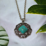 Boho Halsketting Met Vierkante Turquoise Synthetische Steen