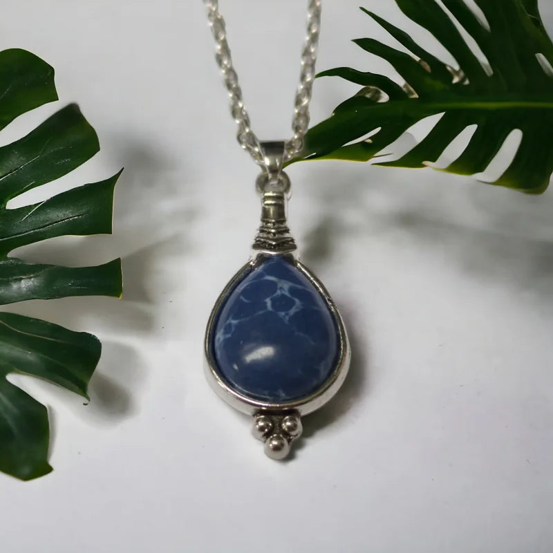 Druppelvormige Donkerblauwe Boho Ketting Met Synthetische Steen En Zilveren Ketting