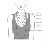 Diagram Van Een Vrouwelijke Nek Met Metingen Binnen Platte Slangenketting Staal 45cm 2mm.