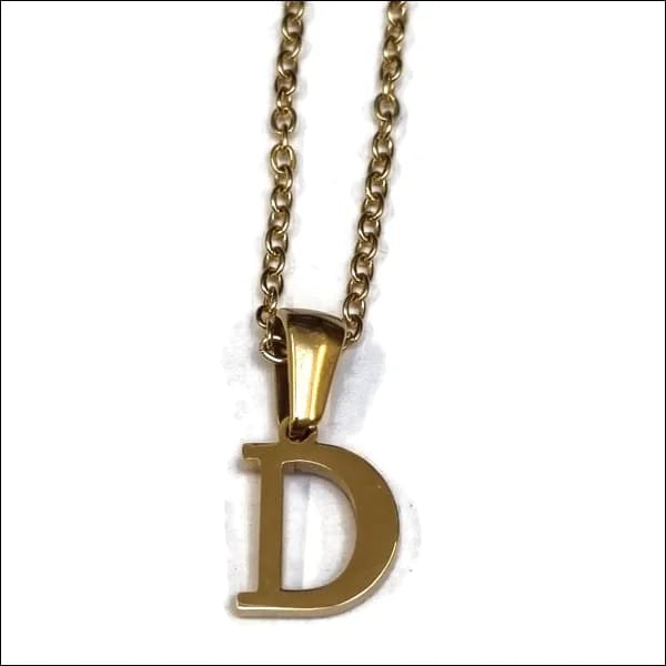 Gouden Letter Ketting Van Aramat Jewels Met De Letter d