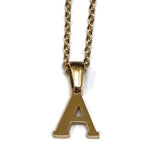 Goudkleurige Stalen Letter Ketting Van Aramat Jewels