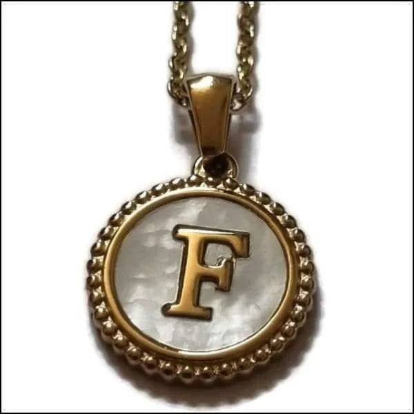 Gouden En Witte Initiaal Ketting Met Letter f In Het Midden.