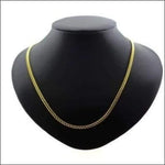 Ketting Gourmet Staal 50cm 4mm Goudkleurig Op Etalagepop Behaamt Met Gouden Ketting.