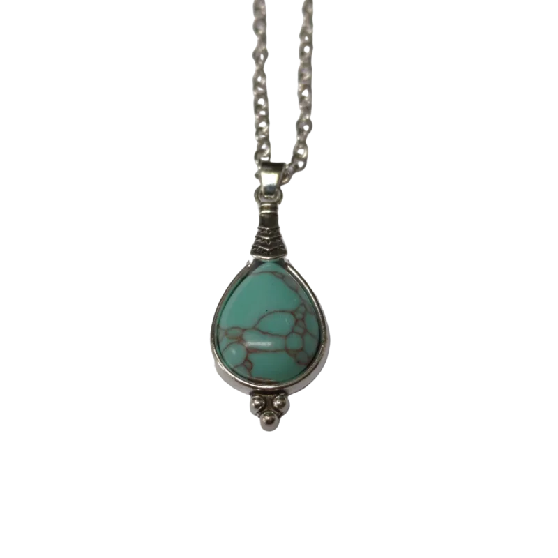 Lichtblauwe Boho Ketting Met Zilveren Hanger En Synthetische Turquoise Druppelvormige Steen