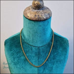 Gouden Vossenstaart Ketting - Mannequin Met Ketting