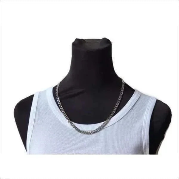 Zilverkleurige Gourmet Ketting Met Tanktop En Zilveren Ketting