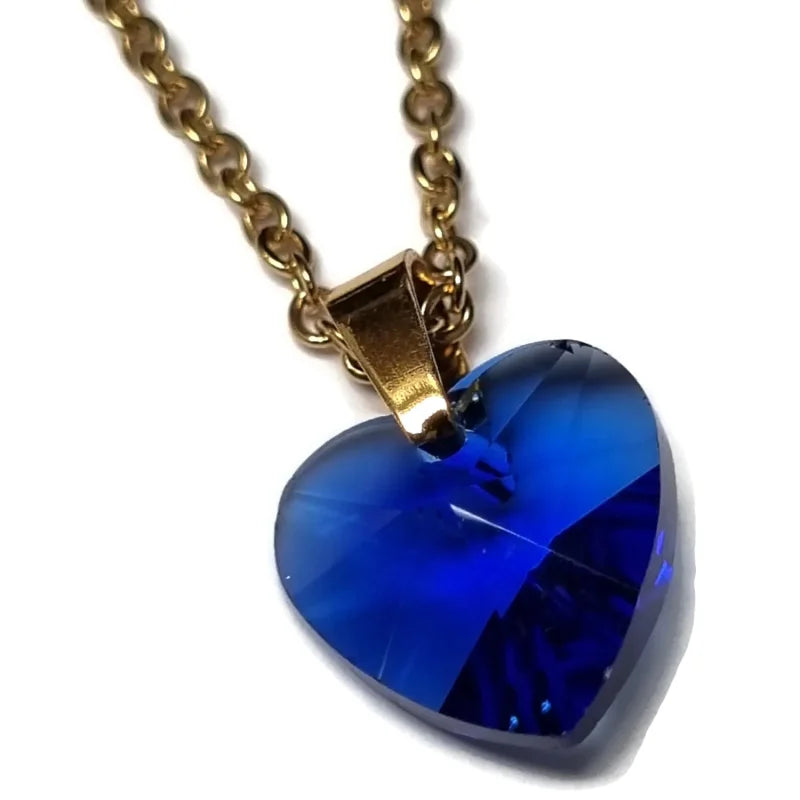 Blauw Kristal Hartje Op Gouden Stalen Ketting - Aramat Jewels