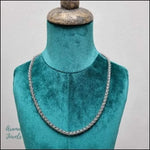 Stalen Vossenstaart Ketting - Close-up Van Mannequin Met Ketting