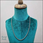 Stalen Vossenstaart Ketting - Close-up Van Mannequin Met Ketting.