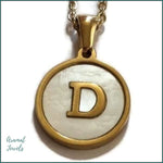 Gouden En Witte Initiaal Ketting Met De Letter D.