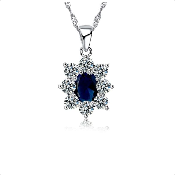 Een Blauwe Saffier En Diamanten Hanger Getoond In ’aramat Jewels® Zilveren Dames Halsketting