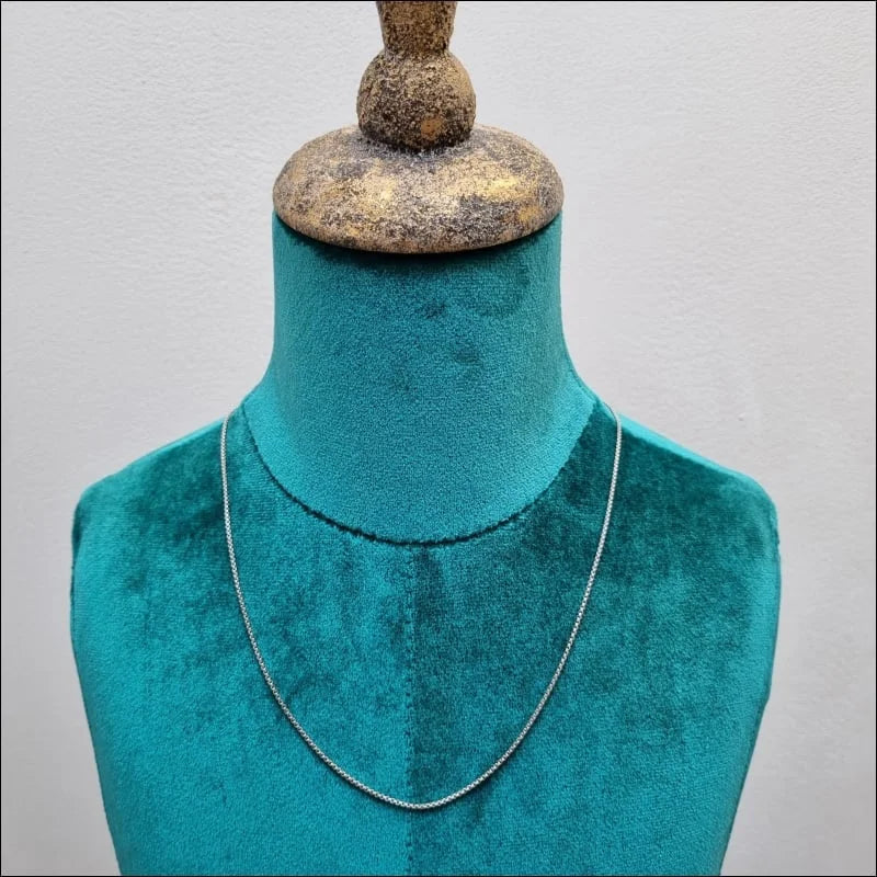 Stalen Jasseron Schakelketting - Mannequin Met Ketting.