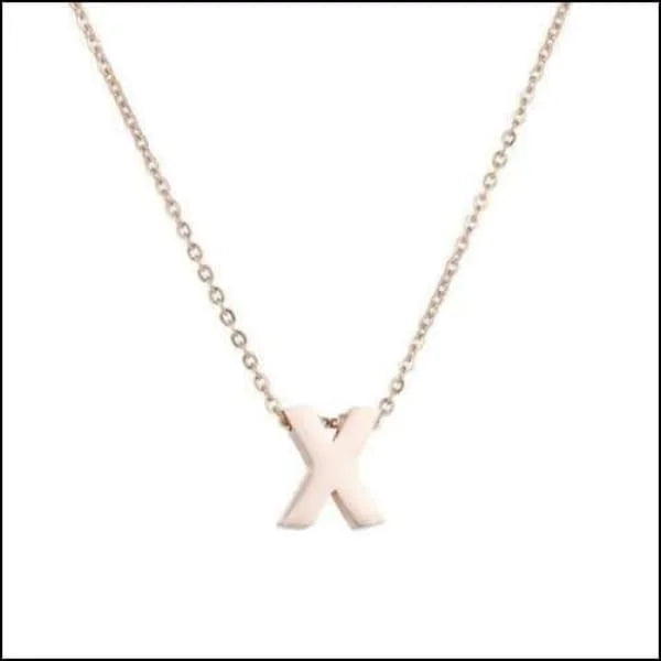 Een witte kruisketting met ketting