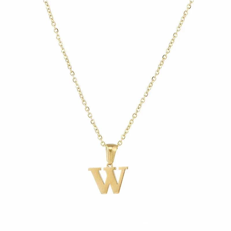 Hanger met goudkleurige letter ’W’ aan een fijne ketting.