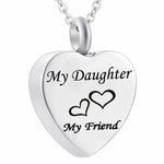 Een halsketting in de vorm van een hart met de woorden my daughter is my friend