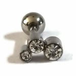 Zilveren Balletjes Voor Helixpiercing Tragus Piercing Met Witte Achtergrond