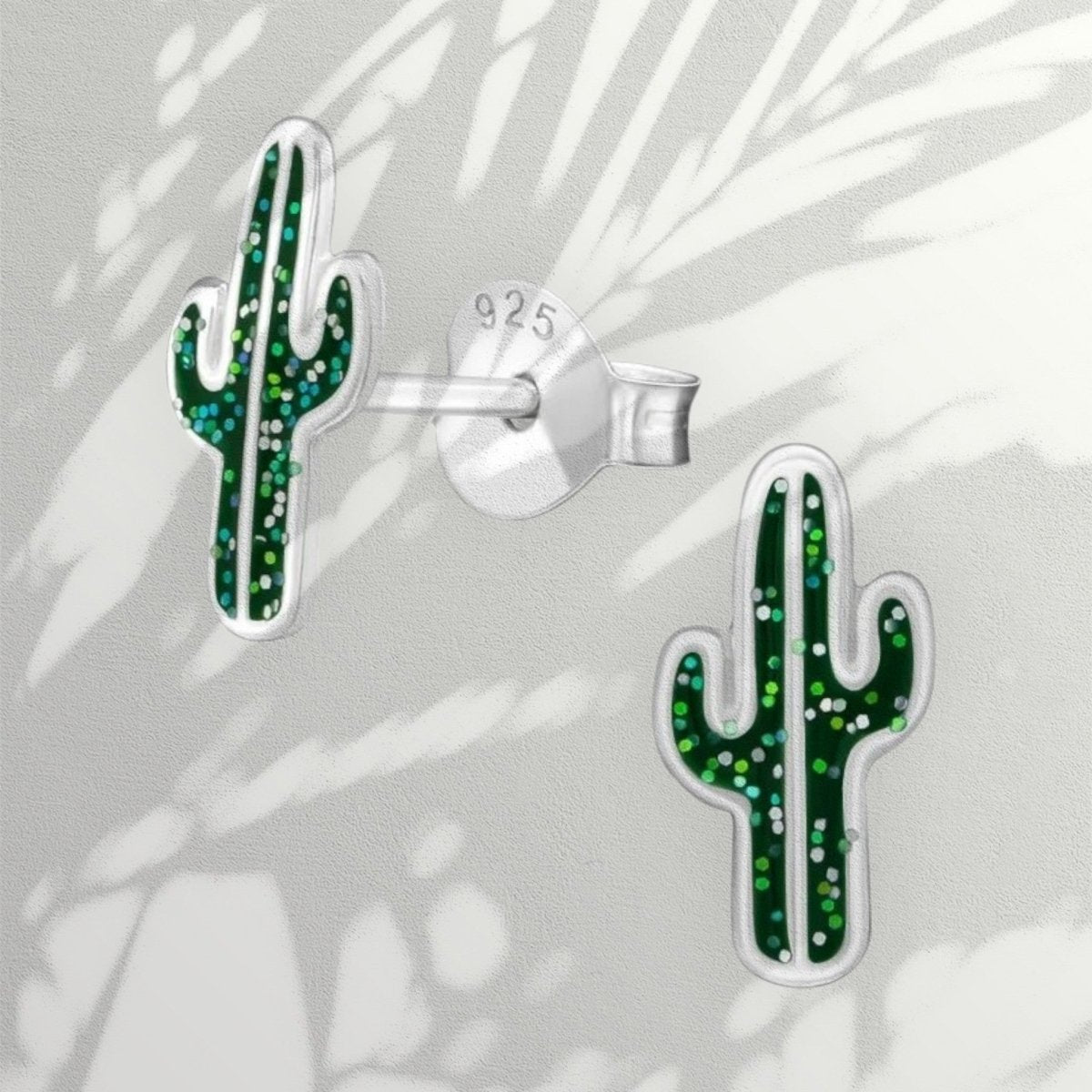 Cactusvormige oorbellen met groene glitters.