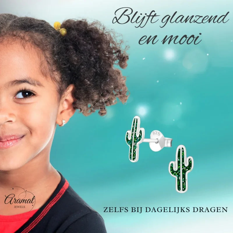 Cactusvormige zilveren oorbellen.