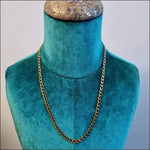 Close-up Van Een Mannequin Met Een Stalen Cuban Chain Ketting.