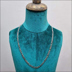 Ketting Figaro Staal Met Ketting Op Mannequin.