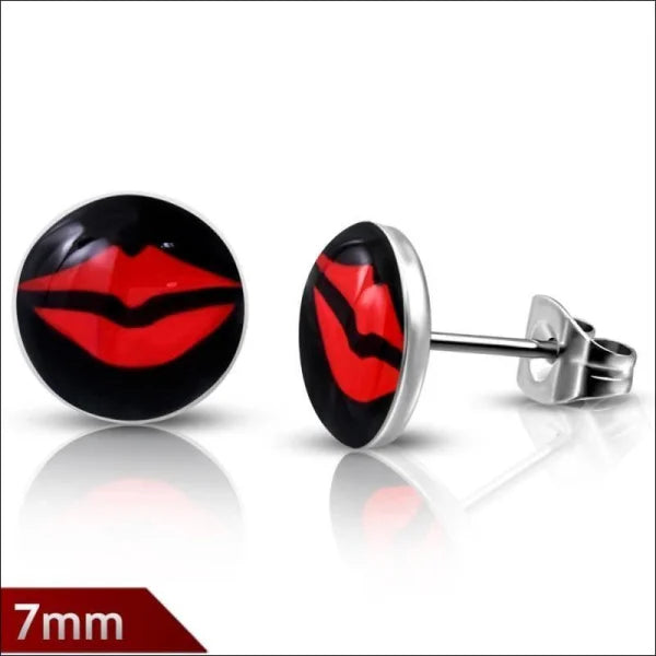 Stoere Stalen Logo Oorknoppen - Trendy Oorbellen 7mm / Mond-rood-zwart