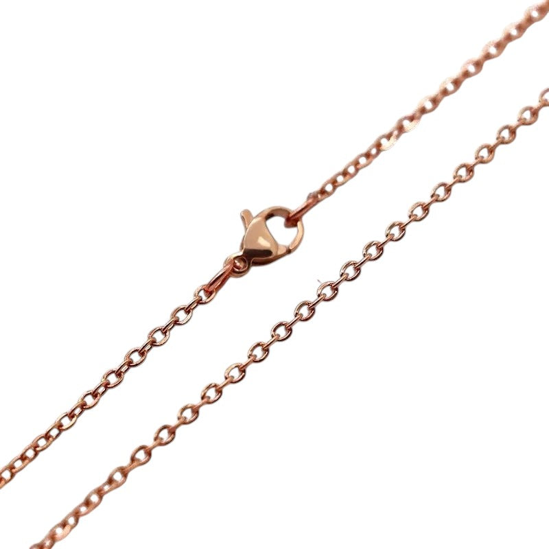 Een ketting met een balletje eraan