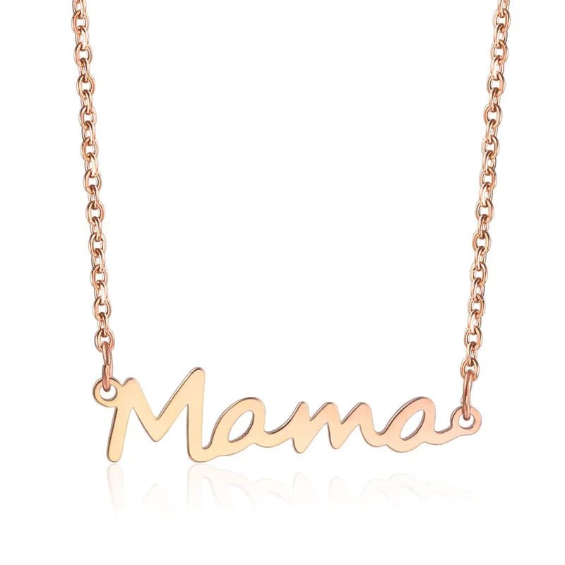 Een gouden ketting met het woord mama erop