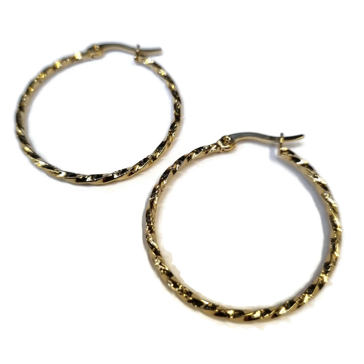 Gouden Swirl Oorknopjes van Aramat Jewels® 35mm | Oorbellen