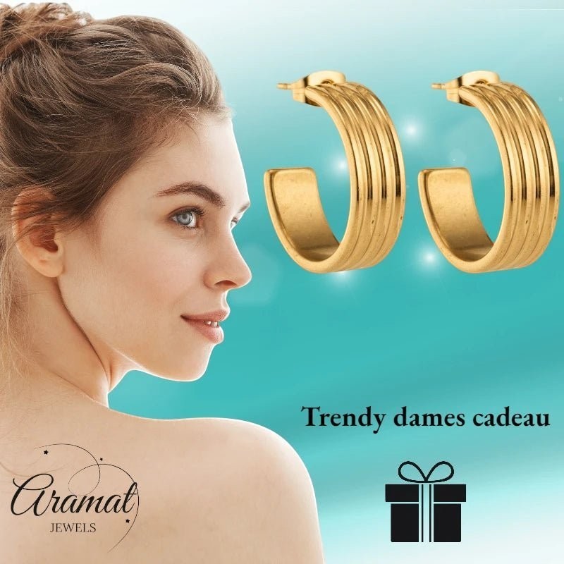 Oorbellen – 23mm Half - Hoop Streeprelief RVS Goudkleur Dames - Aramat Jewels - Oorringen - cadeautip
