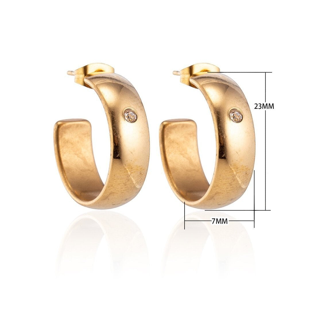 Oorbellen – 23mm Hoepel Creool Zirkonia Accent RVS Goudkleur Unisex - Aramat Jewels - Oorringen - cadeautip