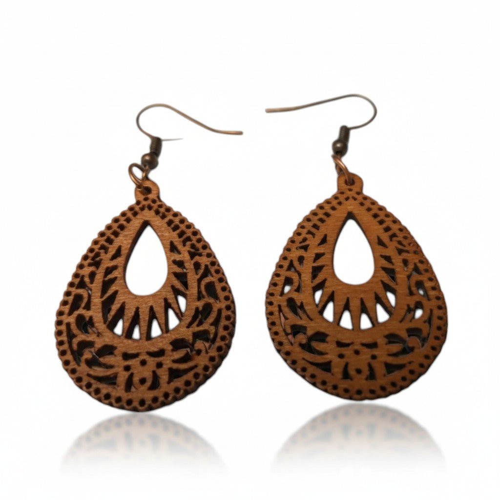 Oorbellen – Elegante Houten Oorhangers Druppelvorm Bruin Uitgewerkt Motief Dames - Aramat Jewels - Oorhangers - cadeautip