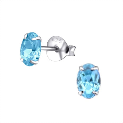 Zilveren Kristallen Oorbellen Met Blauwe Topaas.