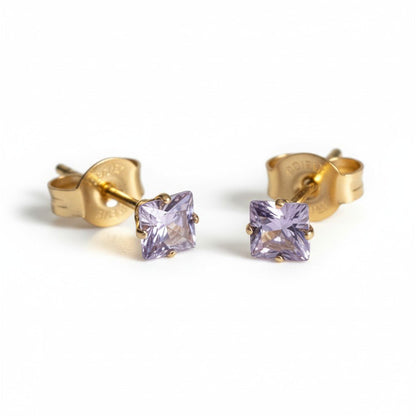 Oorbellen – RVS Goudkleur met Lila Vierkante Zirkonia (4mm) - Aramat Jewels - Oorbellen - cadeautip